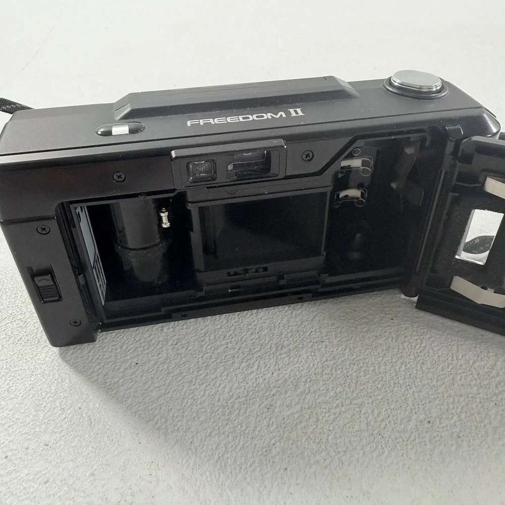 Minolta Freedom II 35mm Film Camera Point‎ Shoot AF Flash READ DESCRIPTION WORKS